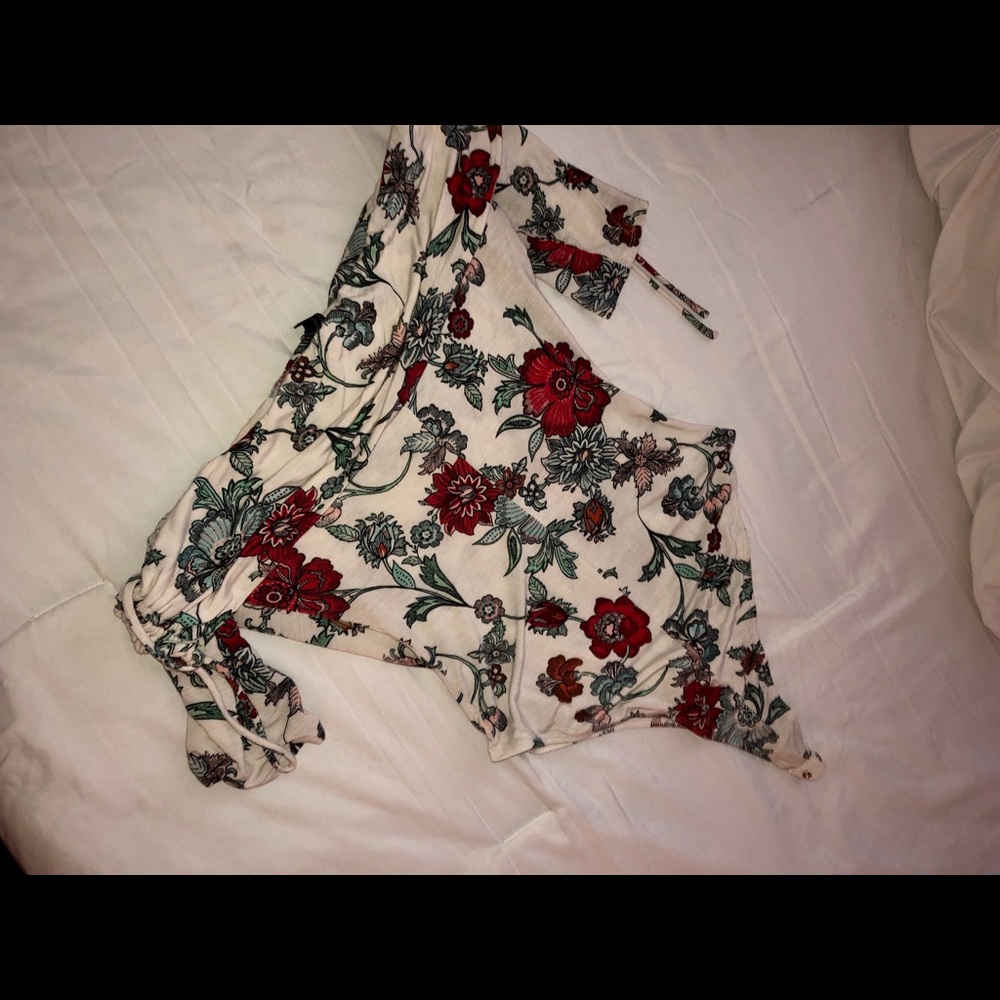 Quarter sleeve flowered bodysuit